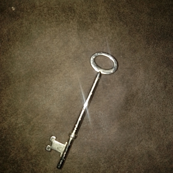 Sterling silver skeleton key pendant - Picture 4 of 5